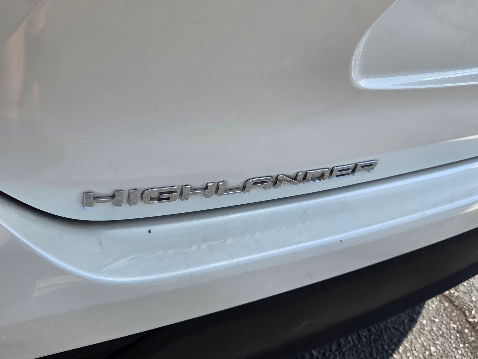 Used 2021 White Toyota LE image 12