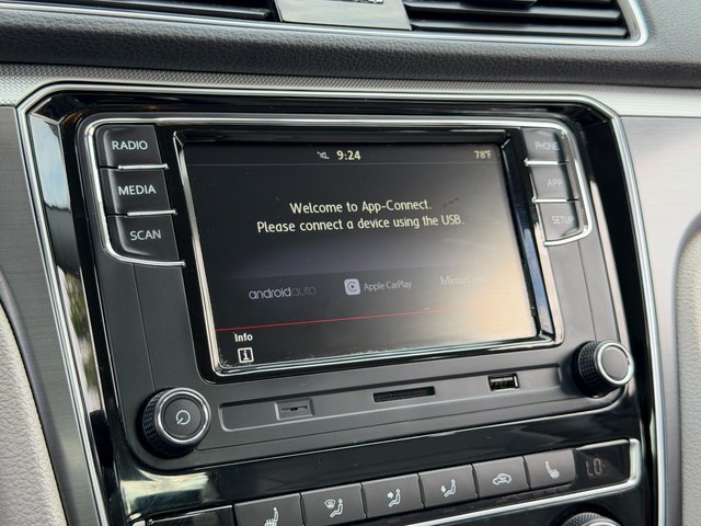 Used 2018 Gray Volkswagen 2.0T R-Line image 10