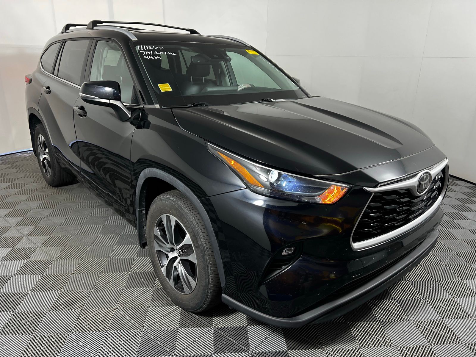 Thumbnail: 2023 Toyota Highlander - 2