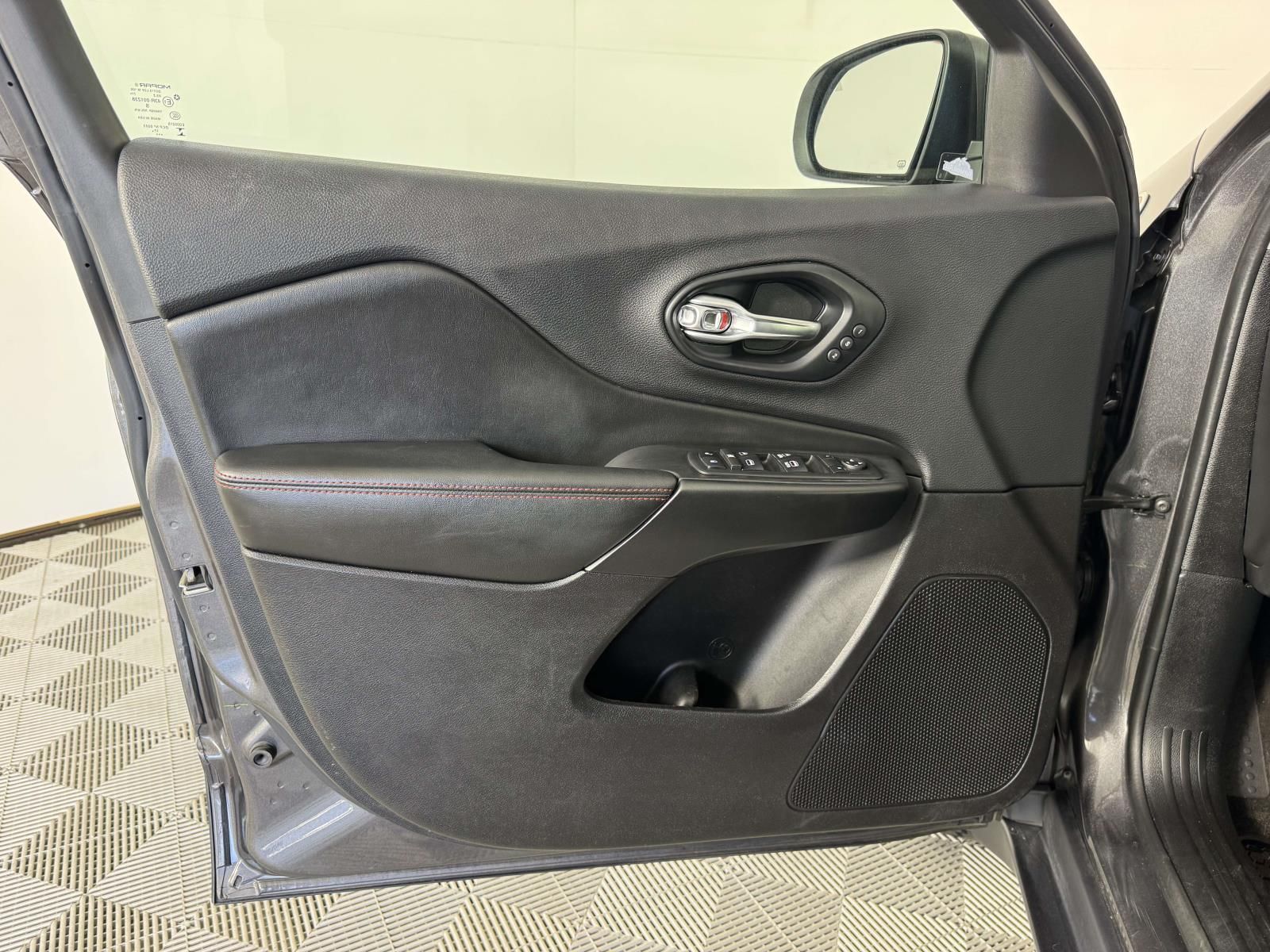 Used 2019 Gray Jeep Trailhawk image 20
