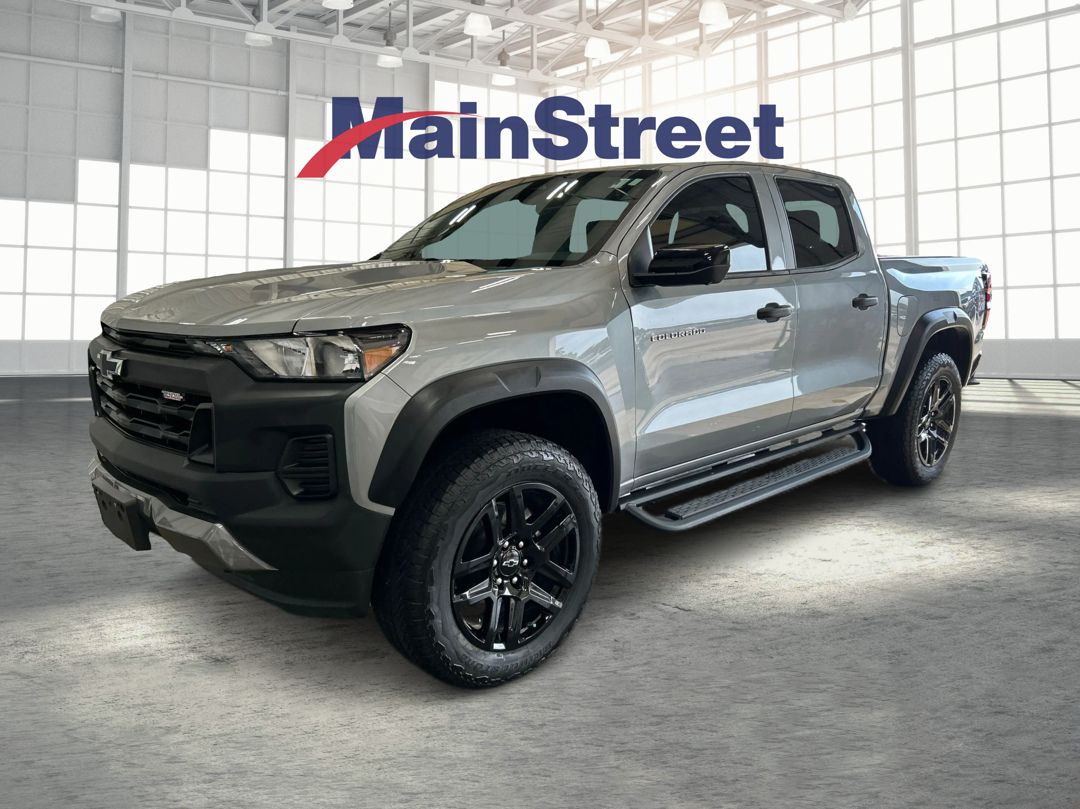 Sterling Gray Metallic 2024 Chevrolet Colorado Pickup Truck Four-Wheel Drive 8-Speed Automatic