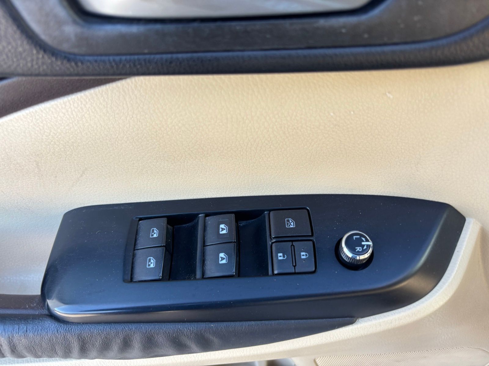 Used Car 2015 Toyota Highlander  Xle V6 For Sale Under $20,000 In Austin, Texas