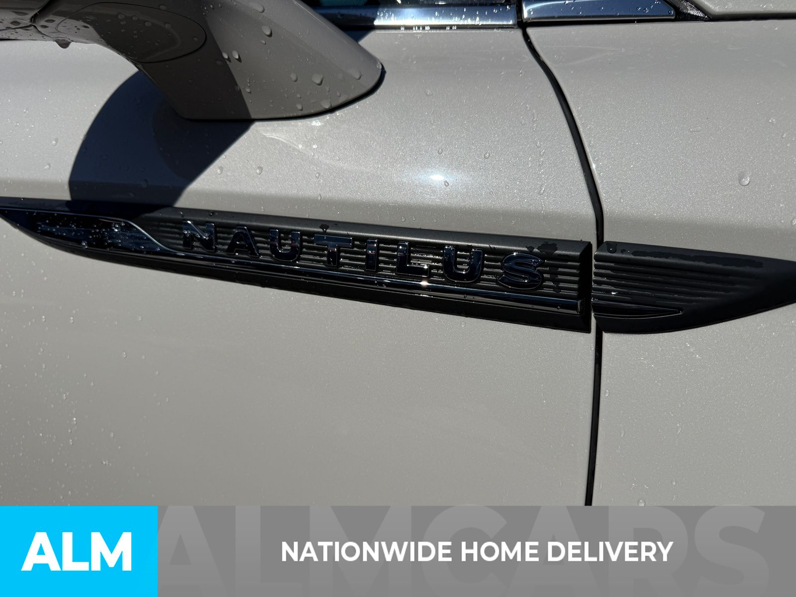 Used 2023 White Lincoln Reserve image 4