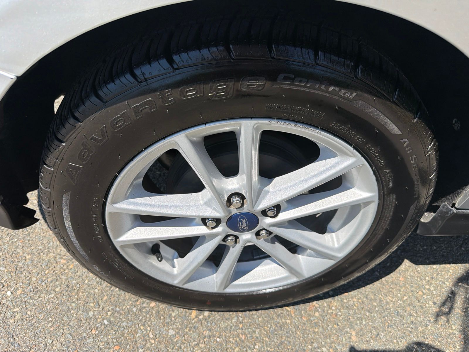Used 2018 Ingot Silver Ford SE image 29