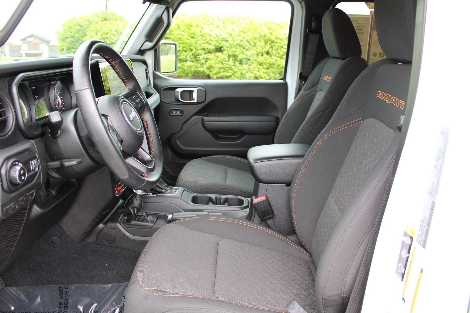 Used 2024 White Jeep Mojave image 9