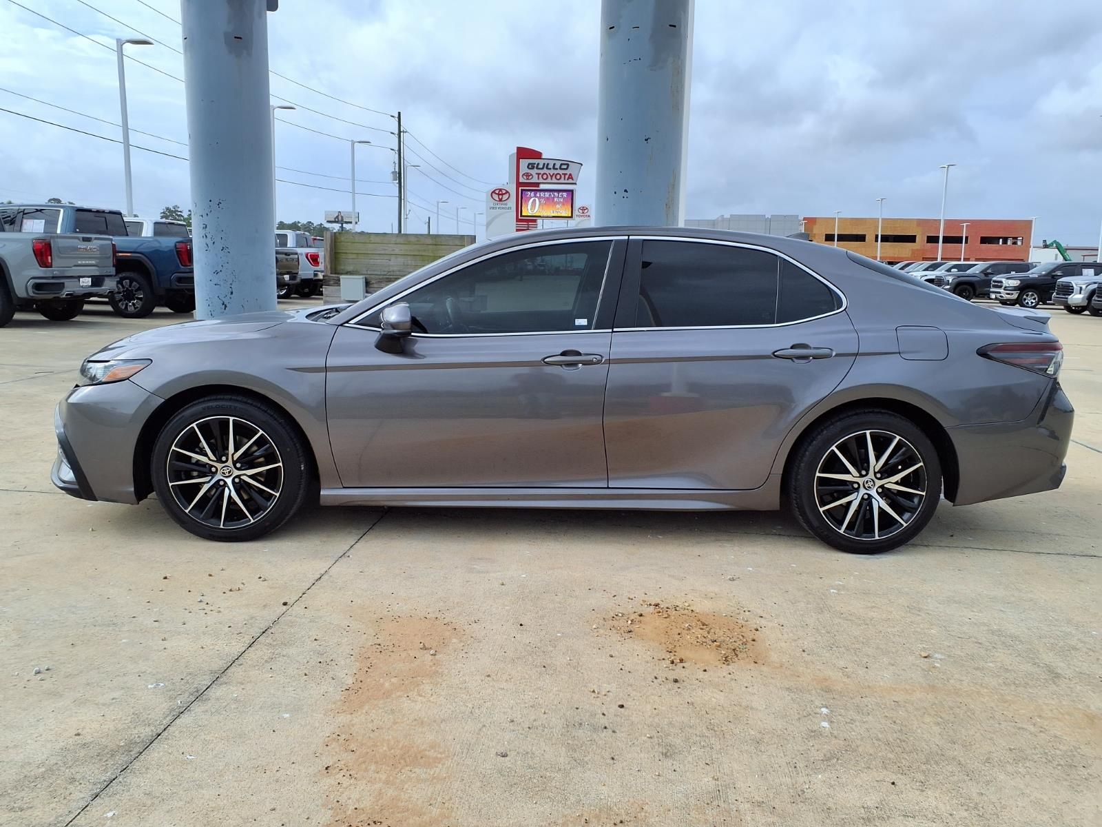 2021 Toyota Camry SE Gray at Autostrade