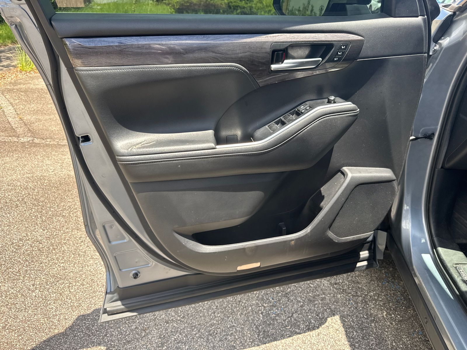 Used 2021  Toyota Platinum image 10