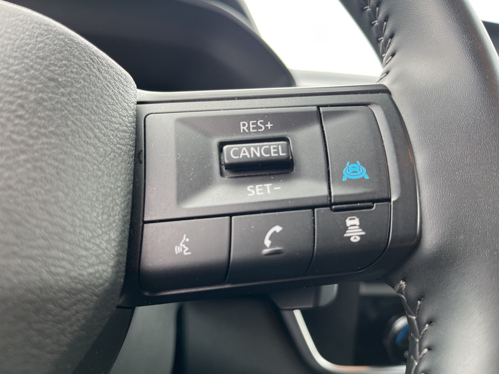 Used 2025 Gray Nissan SV image 17