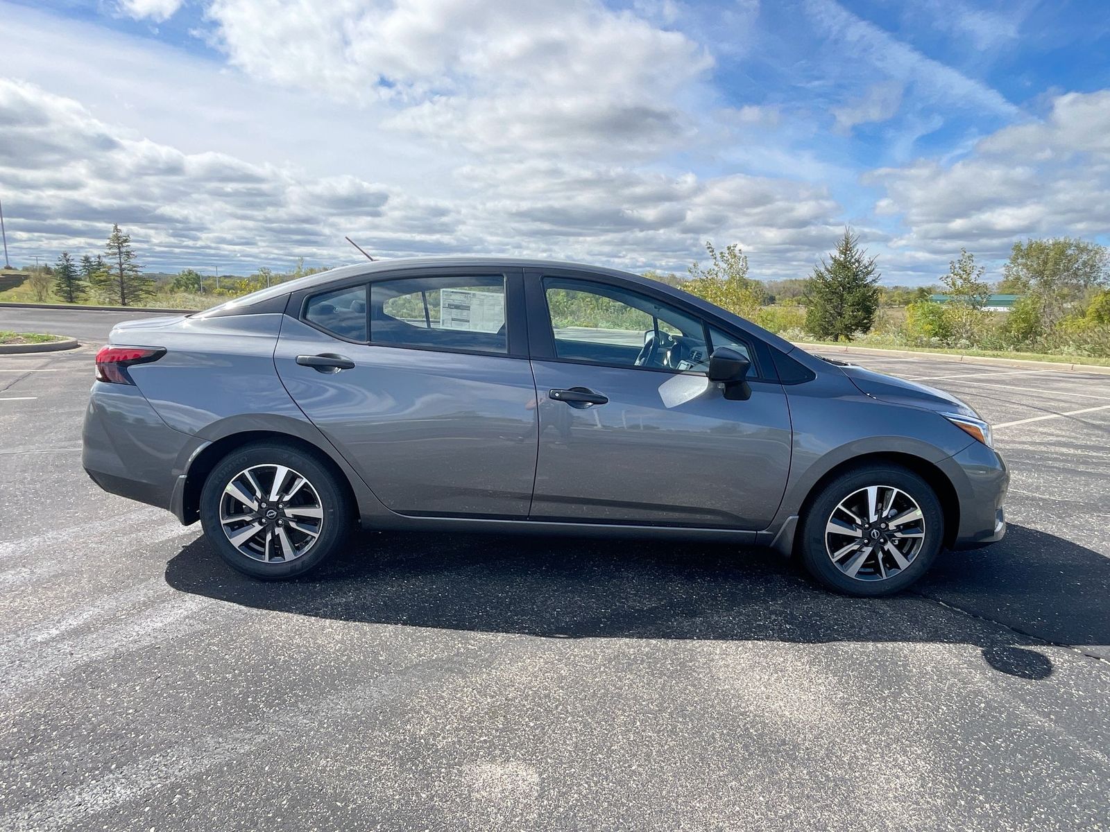 2024 Nissan Versa 1.6 S 36