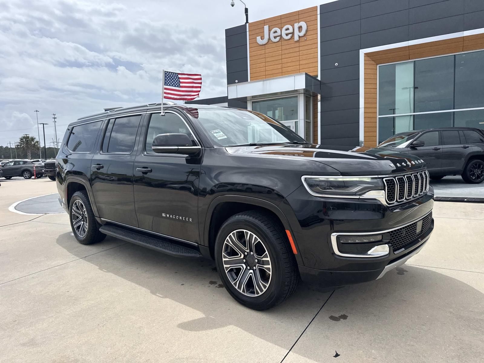 Diamond Black Crystal Pearlcoat 2024 Jeep Wagoneer L Series II RWD SUV / Crossover 4X2 8-Speed Automatic