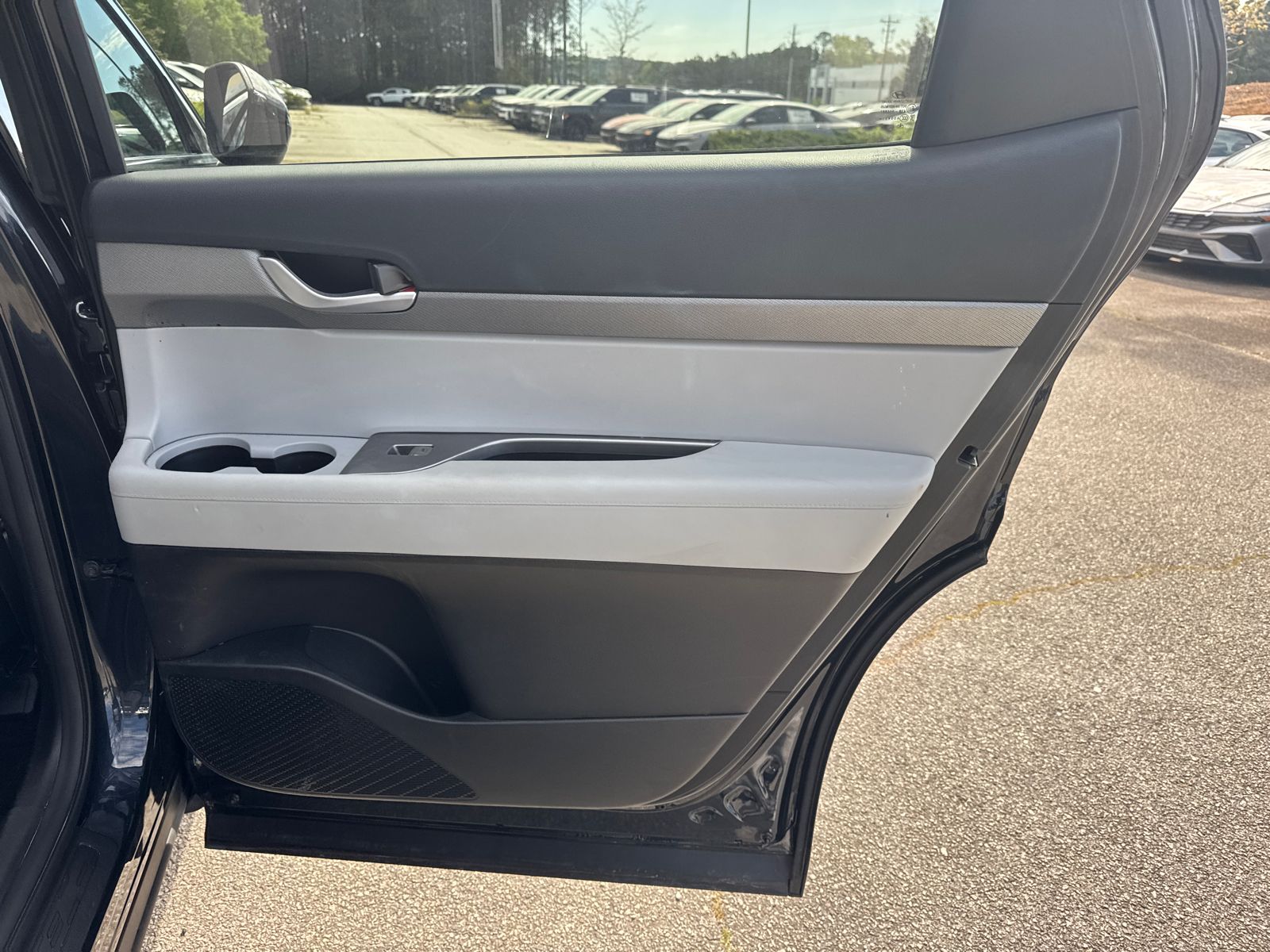 Used 2025 White Hyundai SEL image 16