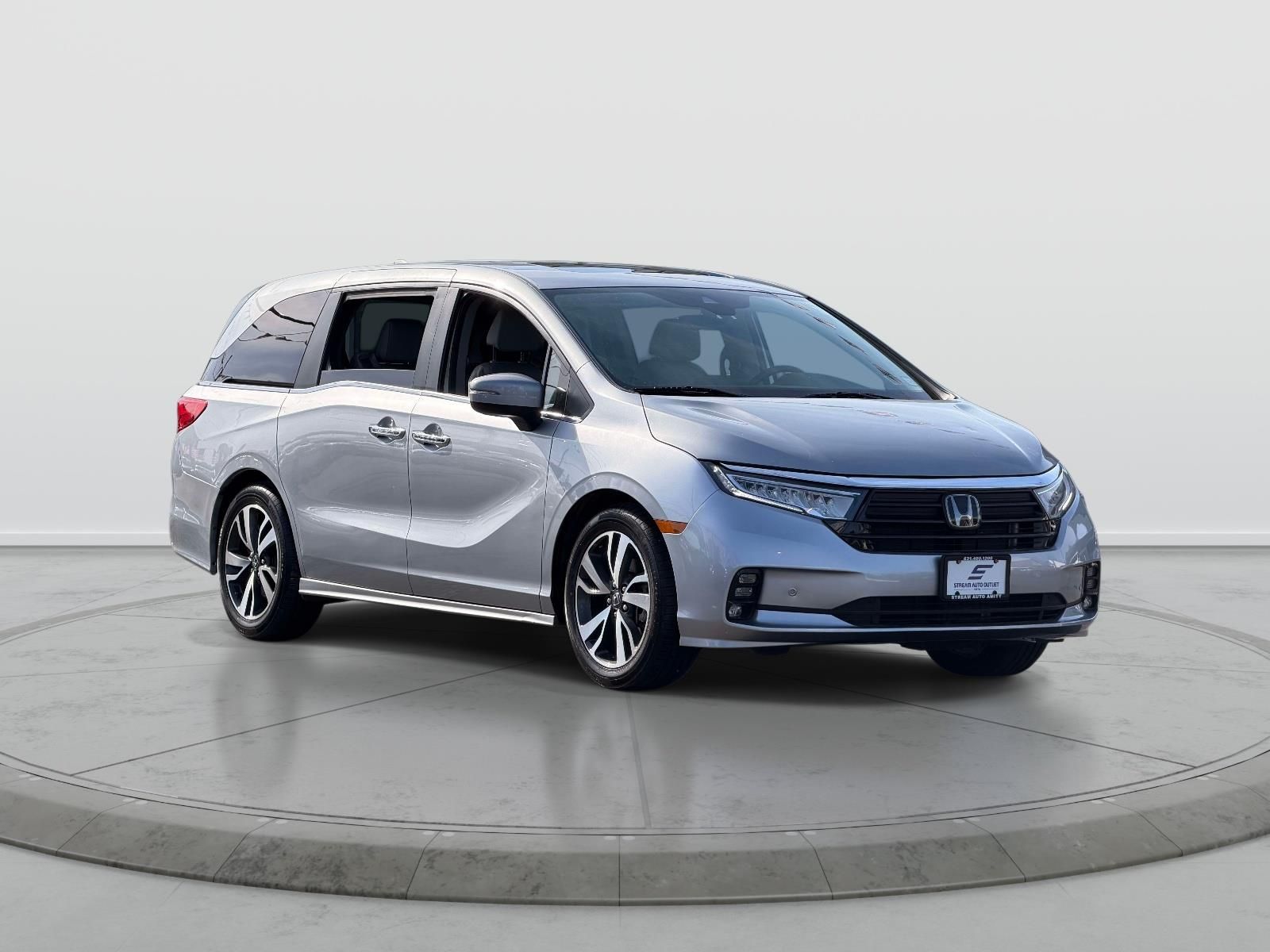 2023 Honda Odyssey Touring's photo