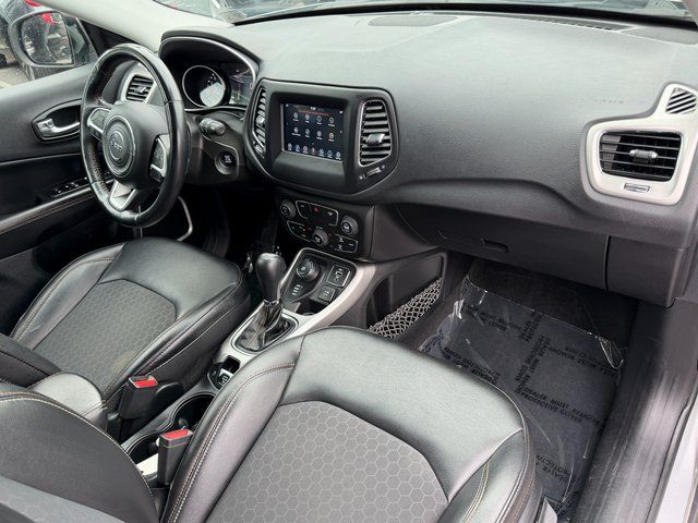 Used 2019 Billet Silver Metallic Jeep Latitude image 33