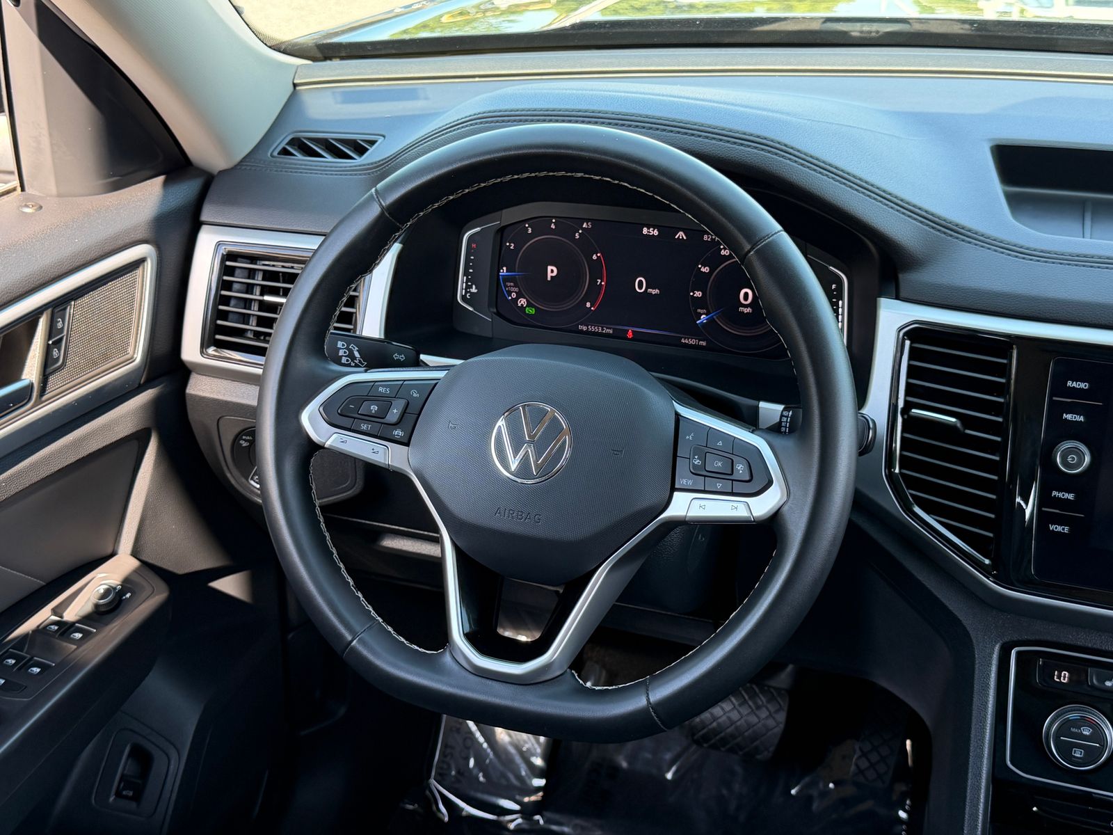 Used 2023 Black Volkswagen 3.6L V6 SE w/Technology image 17