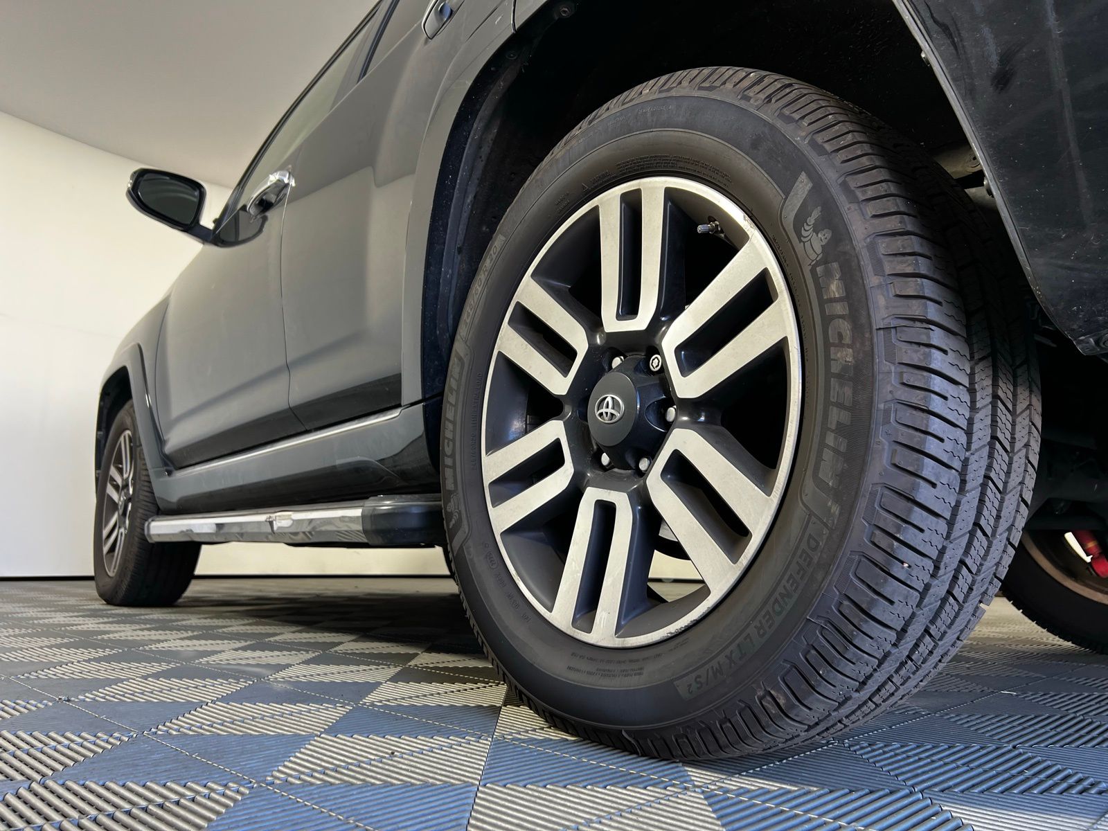 Thumbnail: 2014 Toyota 4Runner - 9