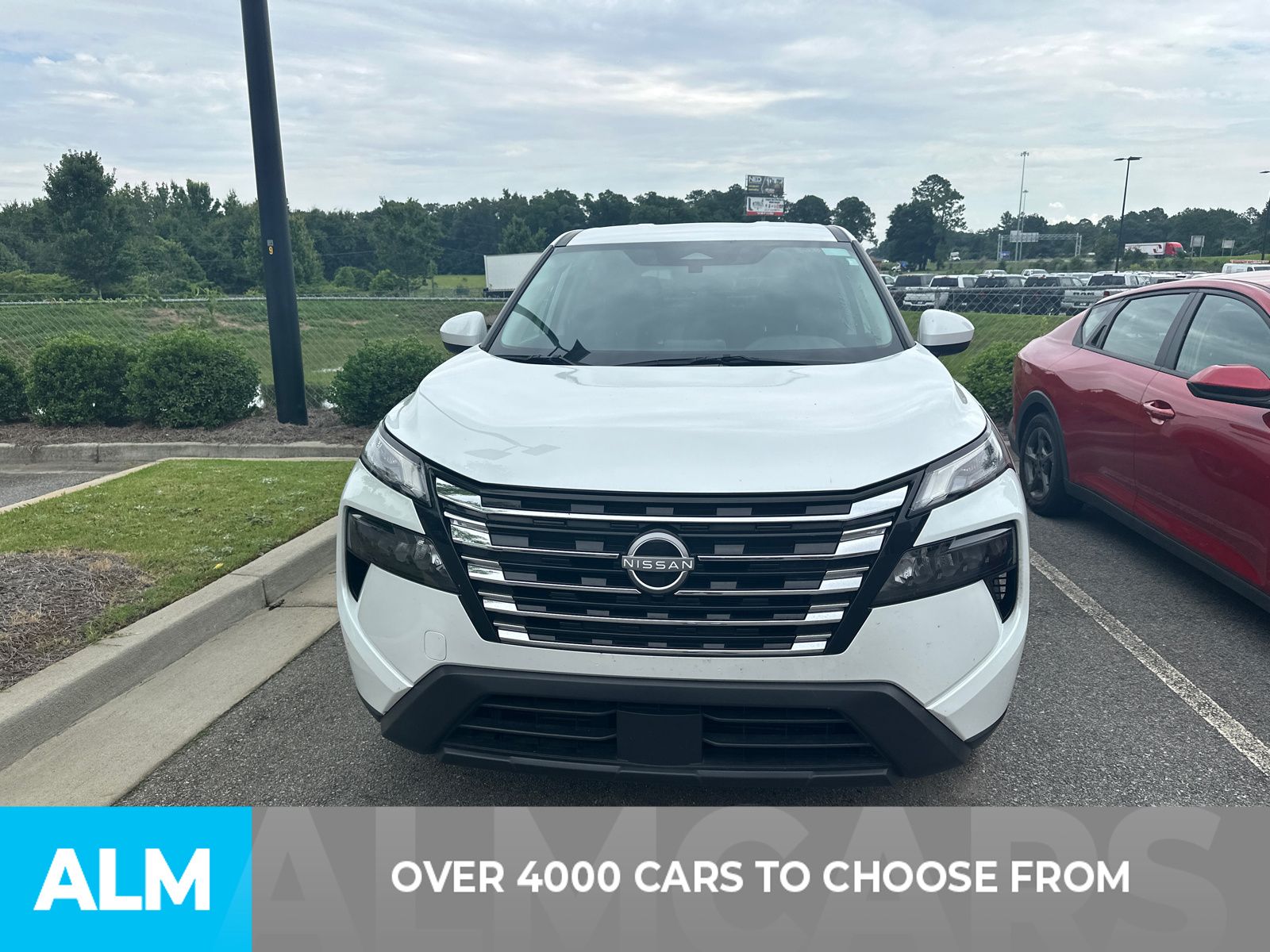 Used 2025 White Nissan SV image 3