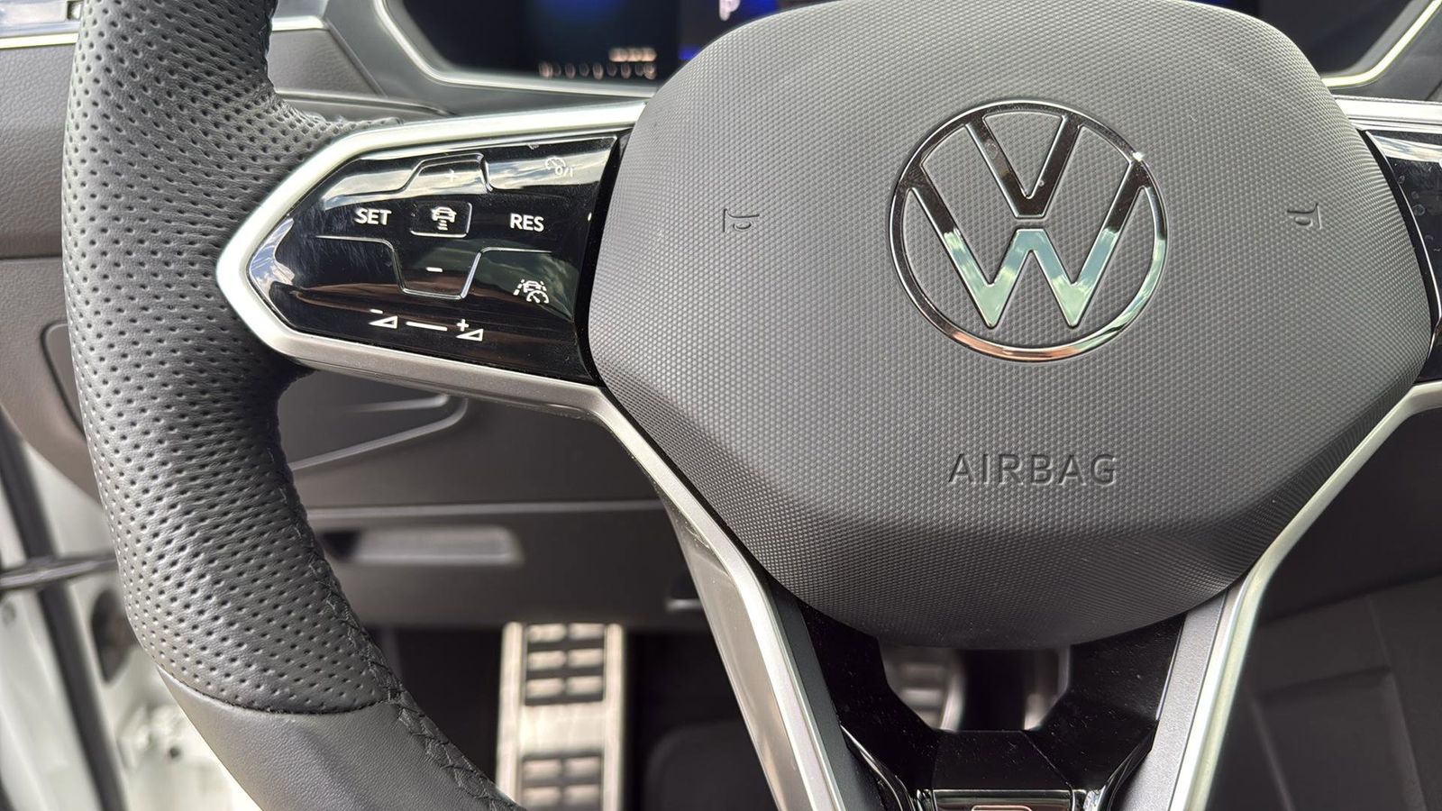 Used Car 2022 Volkswagen Tiguan  2.0t Se R-line Black For Sale In Austin, Texas