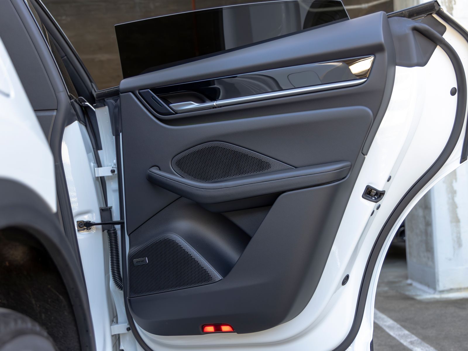 2025 Porsche Macan Base - Photo 47