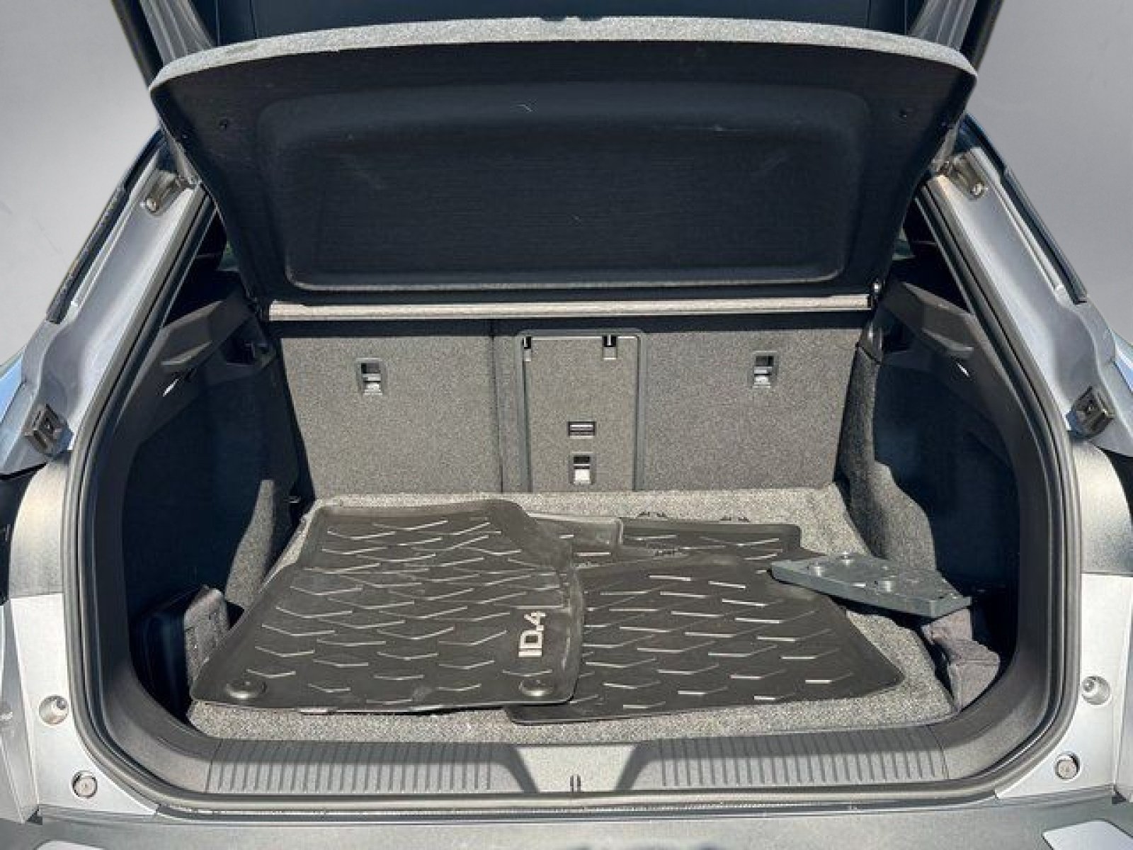 Used 2023 Silver Volkswagen Pro S image 21