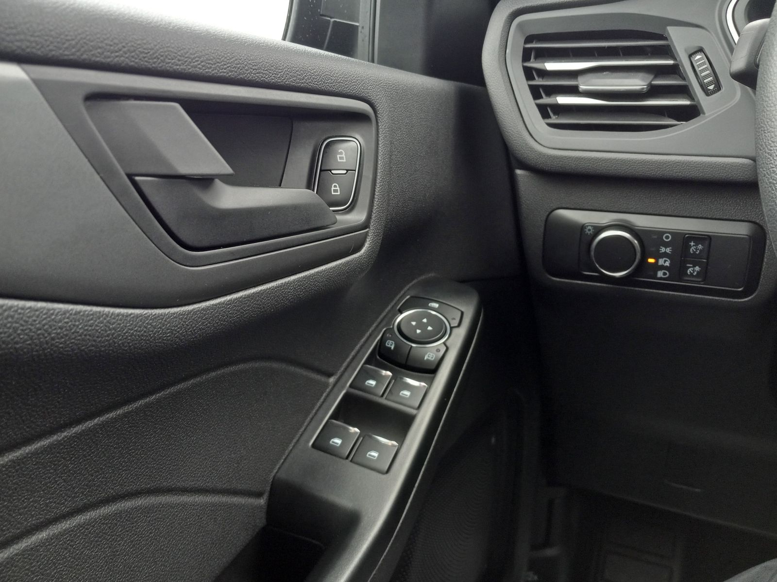 2025 Ford Escape image 25