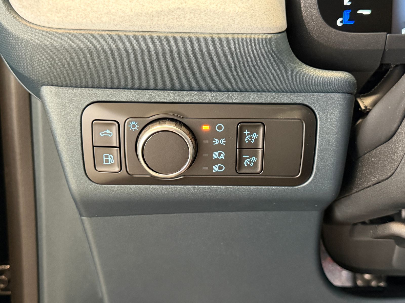 New 2026 Shadow Black Ford XLT image 32