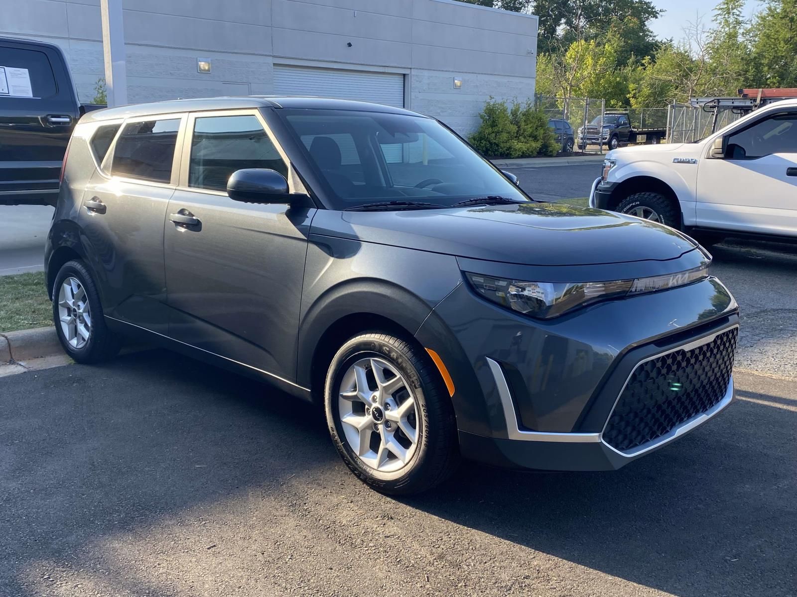 Gravity Gray 2023 Kia Soul SUV / Crossover Front-Wheel Drive Continuously Variable Transmission