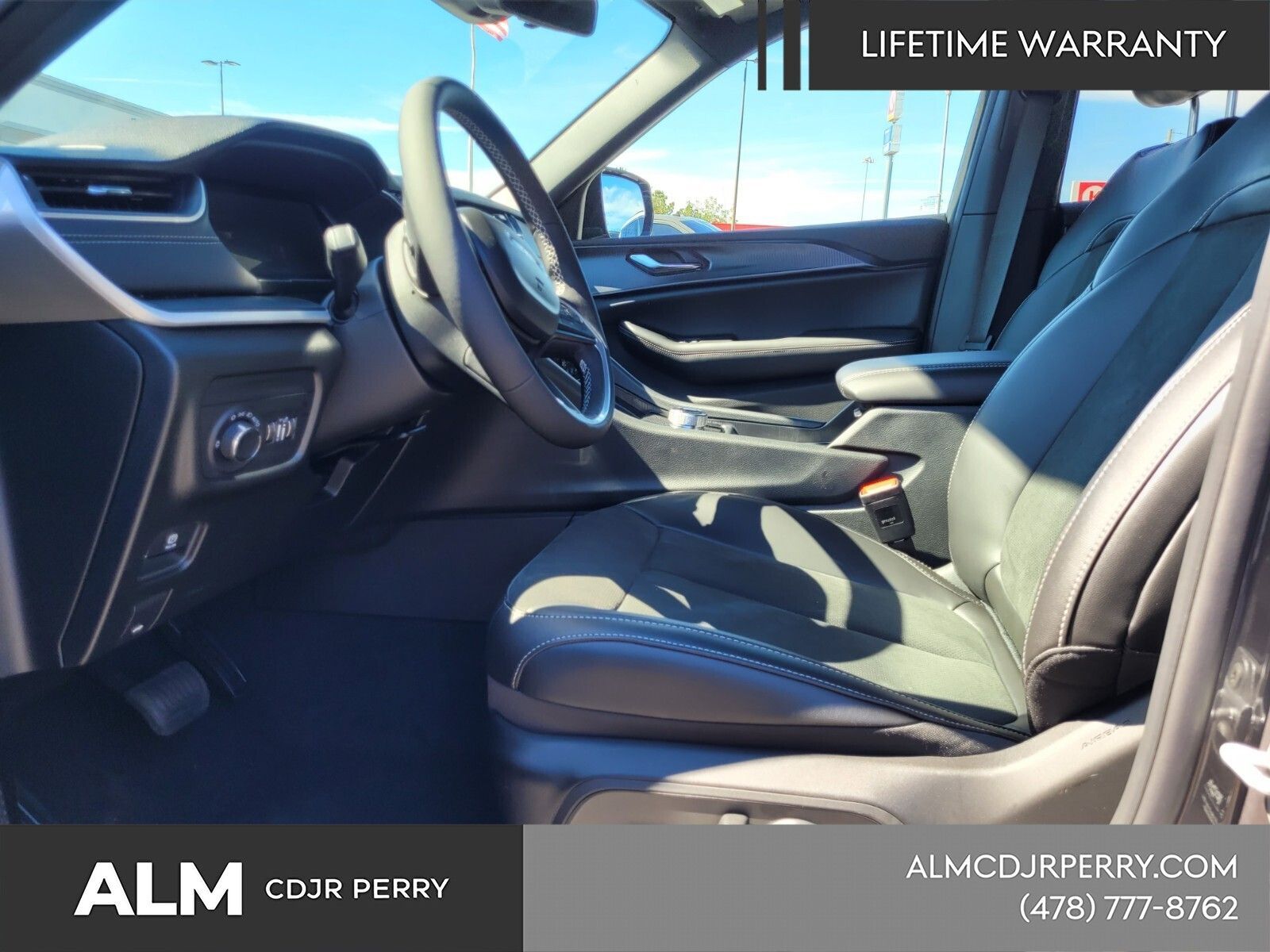 New 2025 Baltic Gray Metallic Clear-Coat Exterior Paint Jeep Laredo image 3