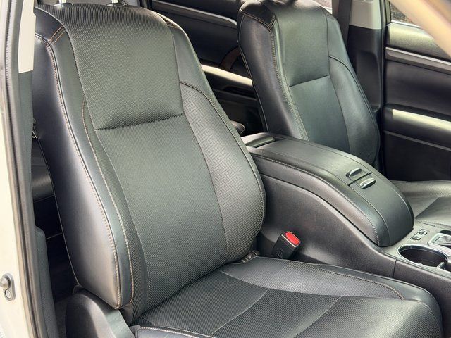Used 2019 Blizzard Pearl Toyota Limited Platinum image 36