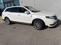 White Platinum Clearcoat Metallic 2018 Lincoln MKT SUV / Crossover All-Wheel Drive 6-Speed Automatic