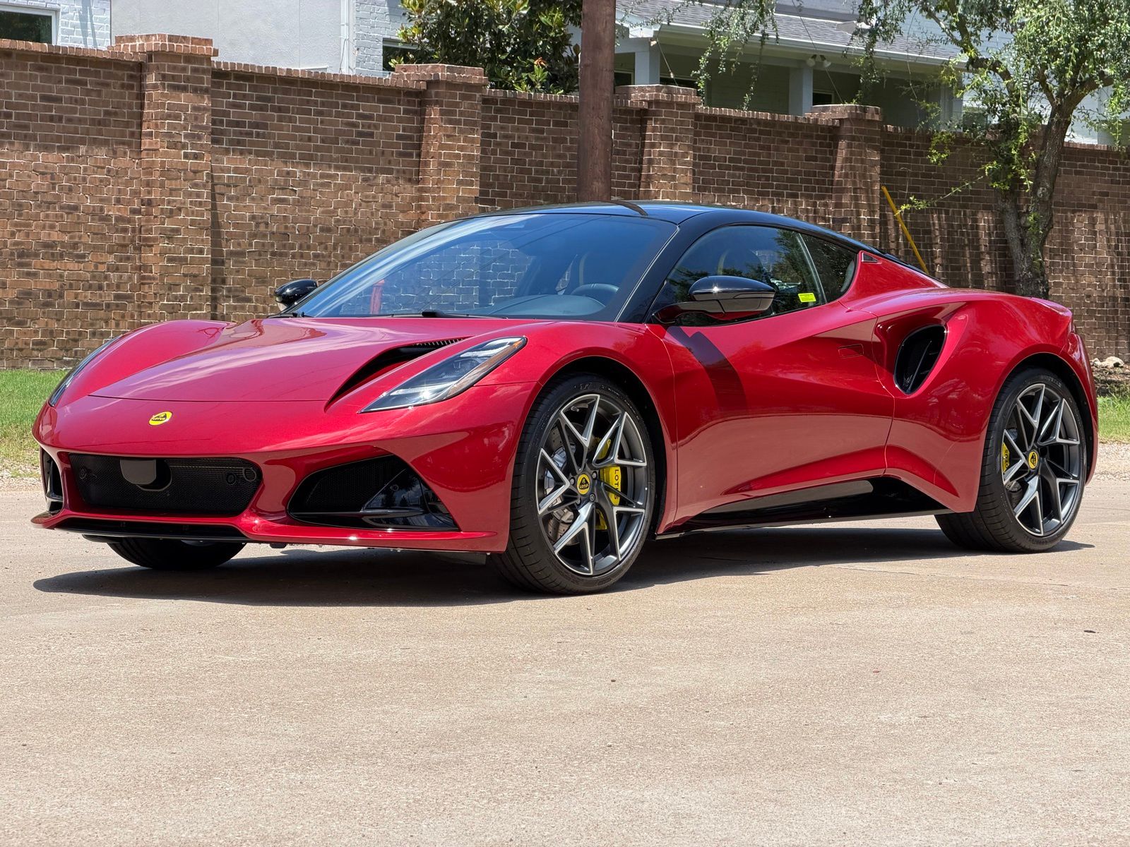 2026 Lotus Emira - Photo 8
