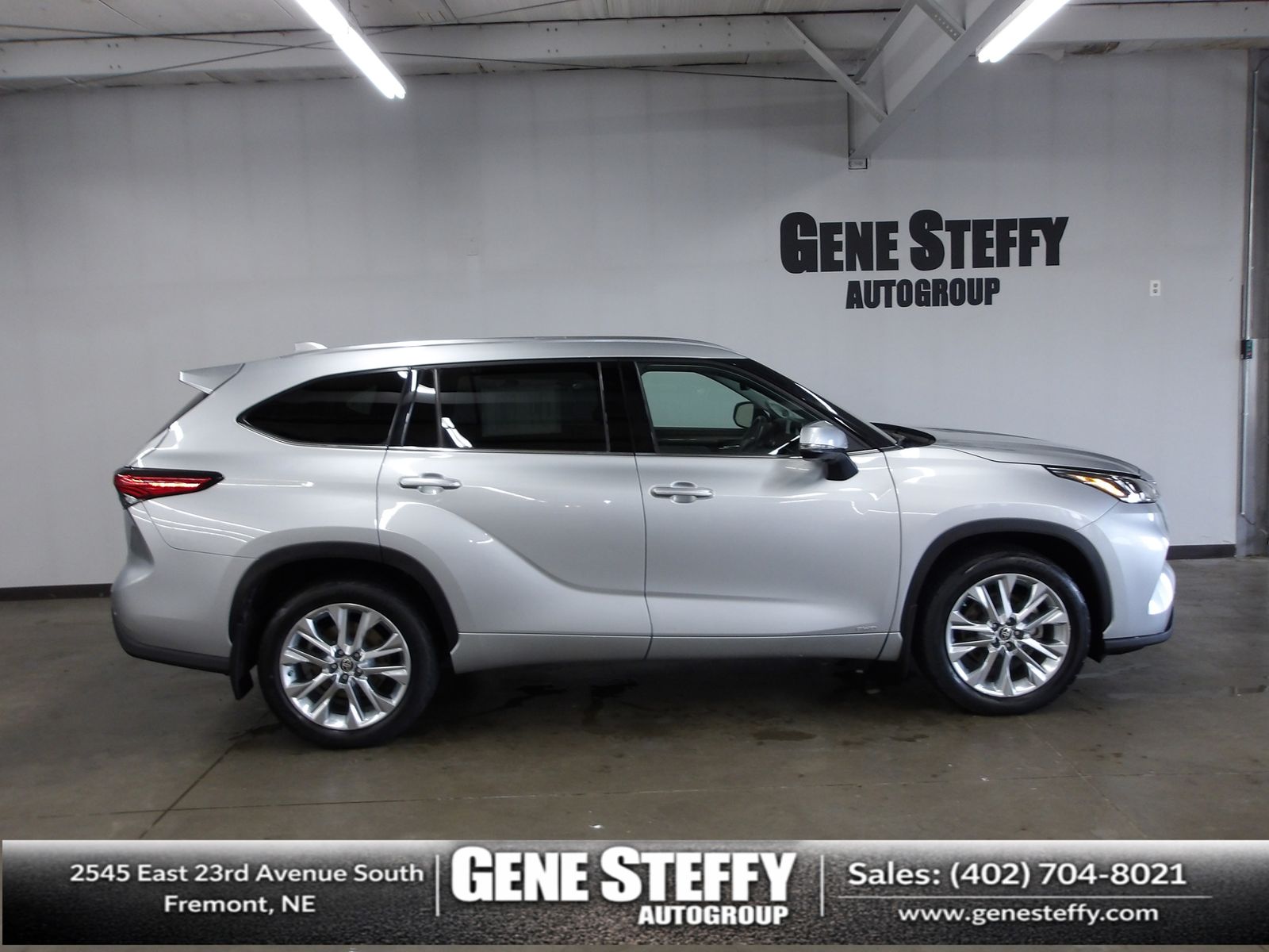 Celestial Silver Metallic 2022 Toyota Highlander Hybrid Limited AWD SUV / Crossover All-Wheel Drive Continuously Variable Transmission