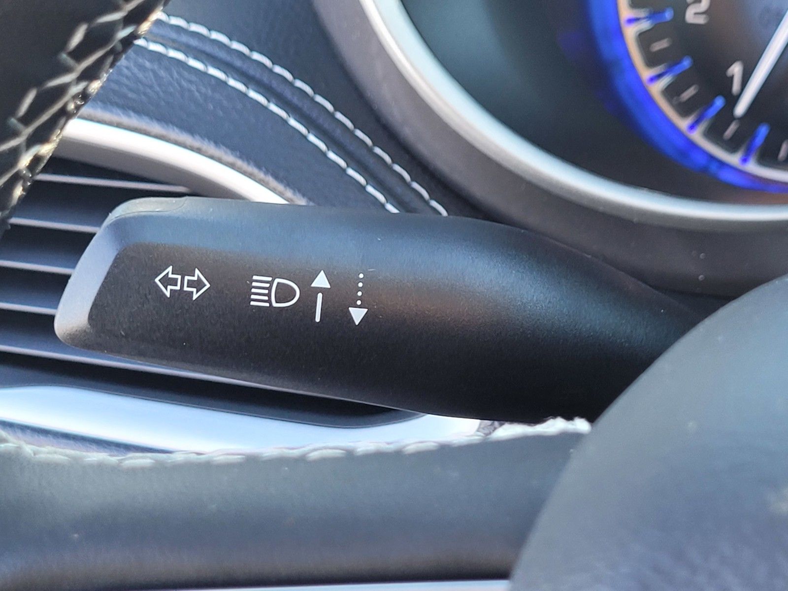 New 2026 White Chrysler Select image 22