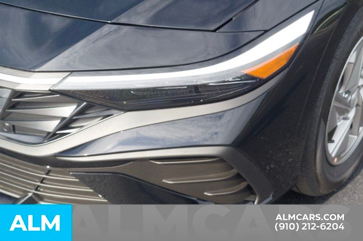 Used 2026 Abyss Black Hyundai SE image 11