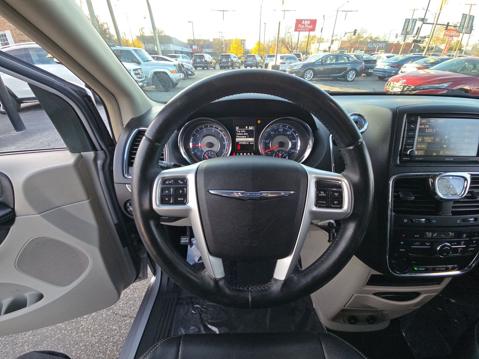 2014 Chrysler Town & Country Touring 11