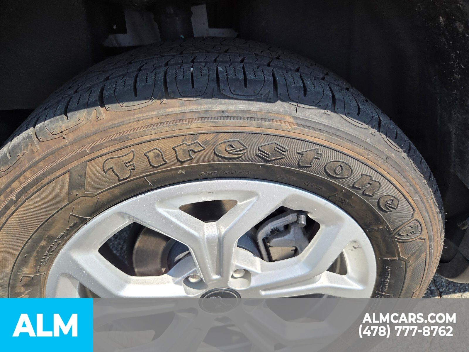 Used 2025 White Jeep Latitude image 28