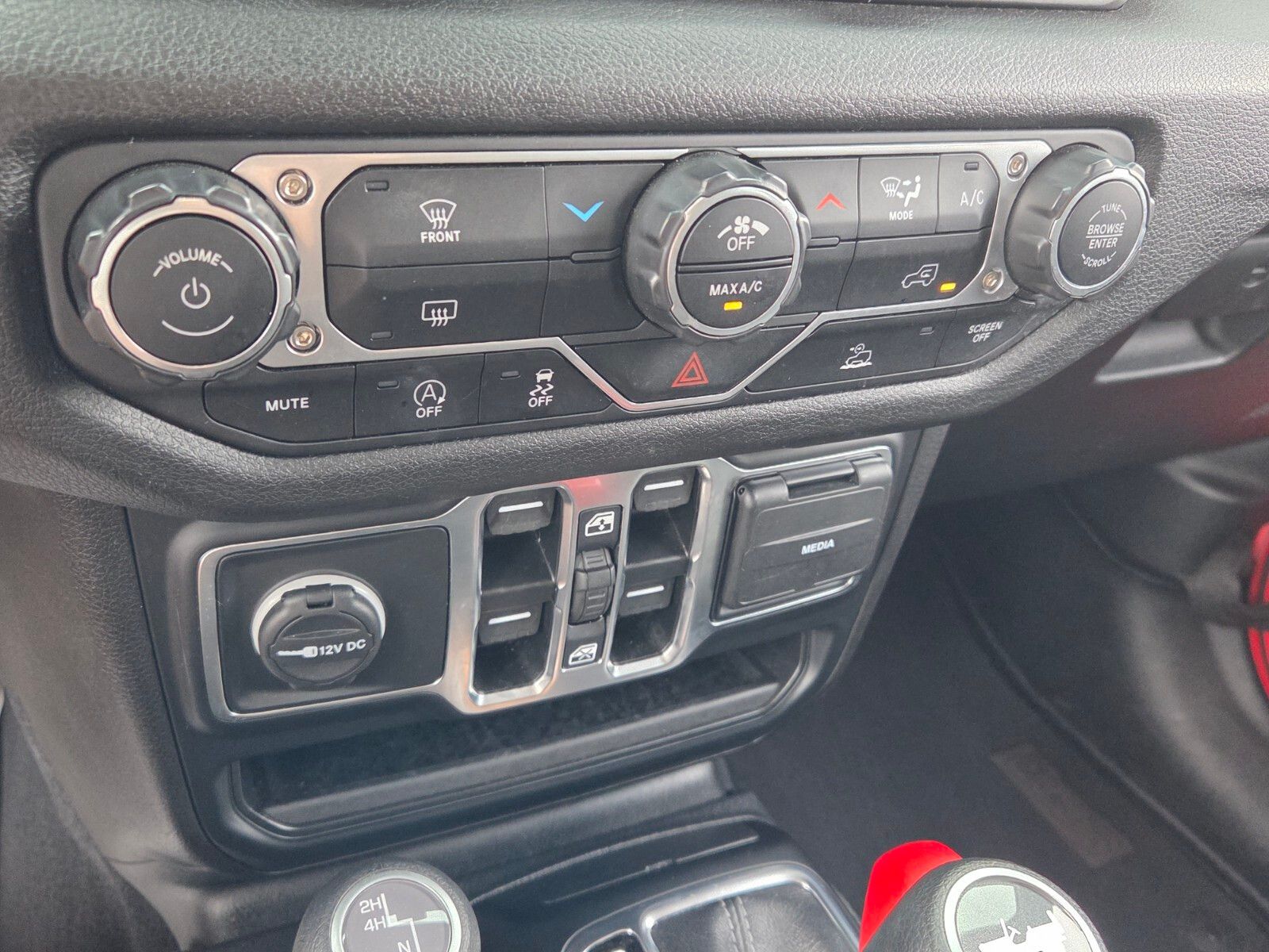 Used 2025 Red Jeep Sport S image 21