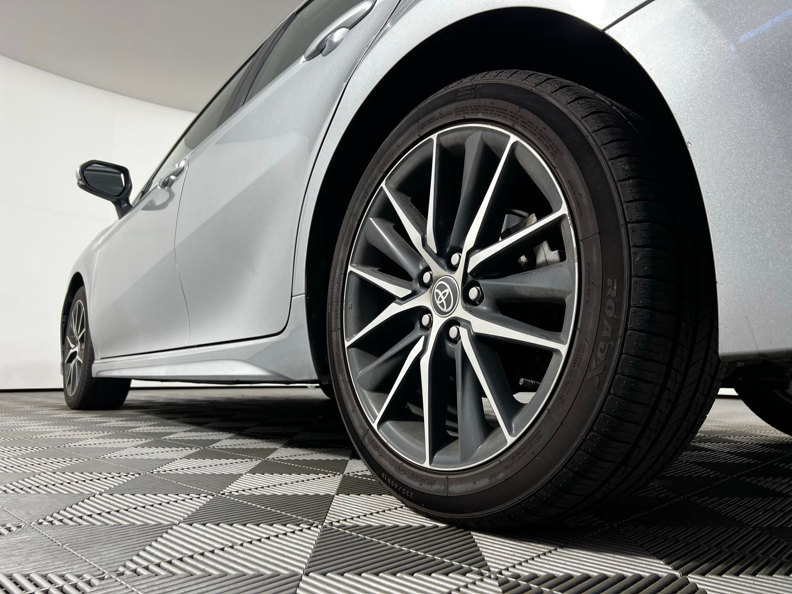 Thumbnail: 2023 Toyota Camry - 9