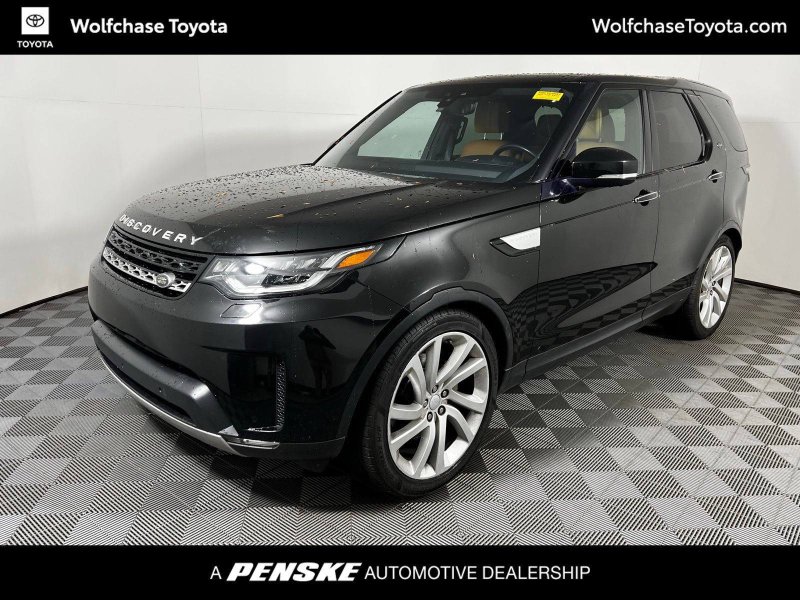 Thumbnail: 2017 Land Rover Discovery - 1