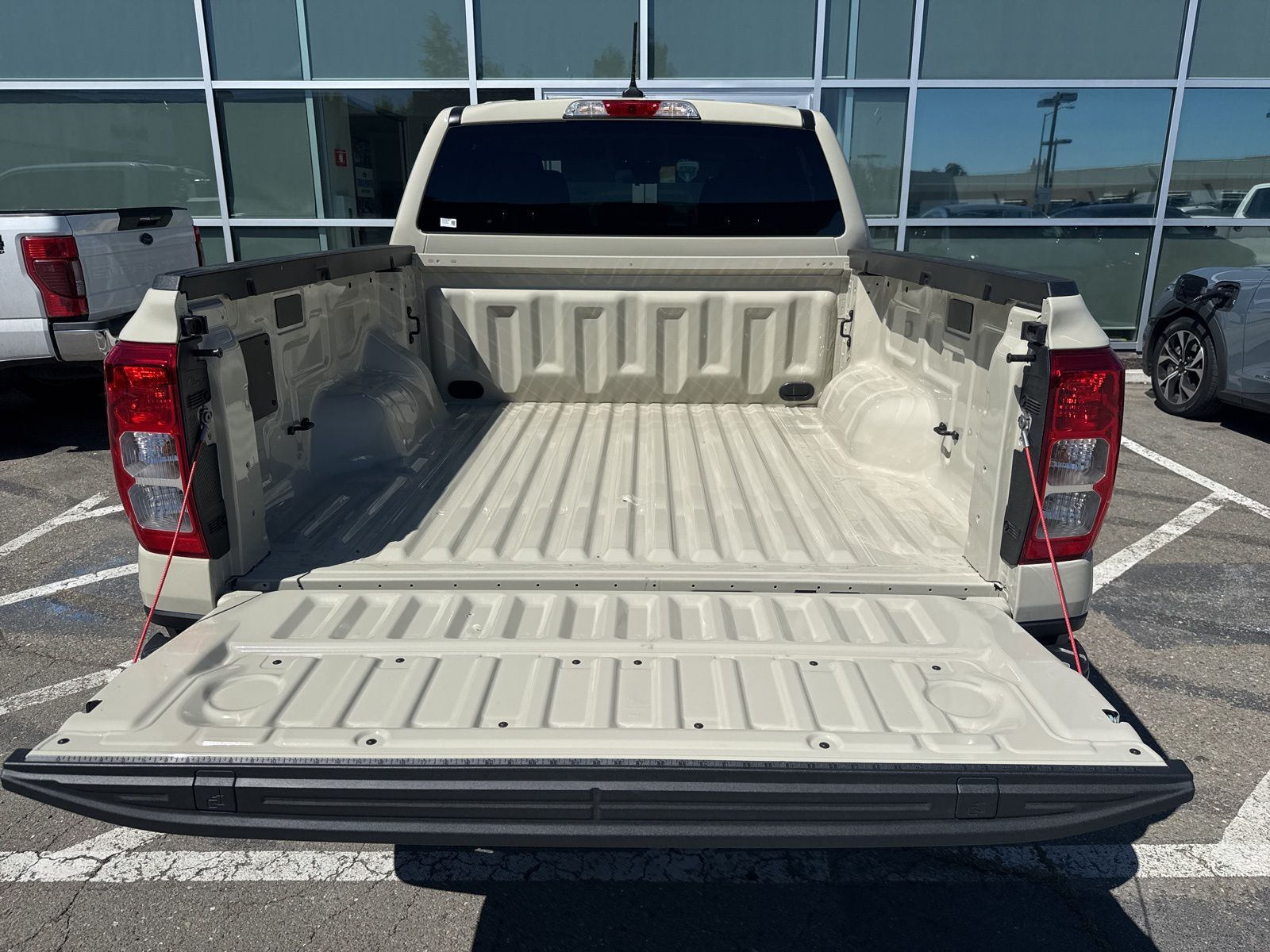 Used 2025 Beige Ford XL image 15