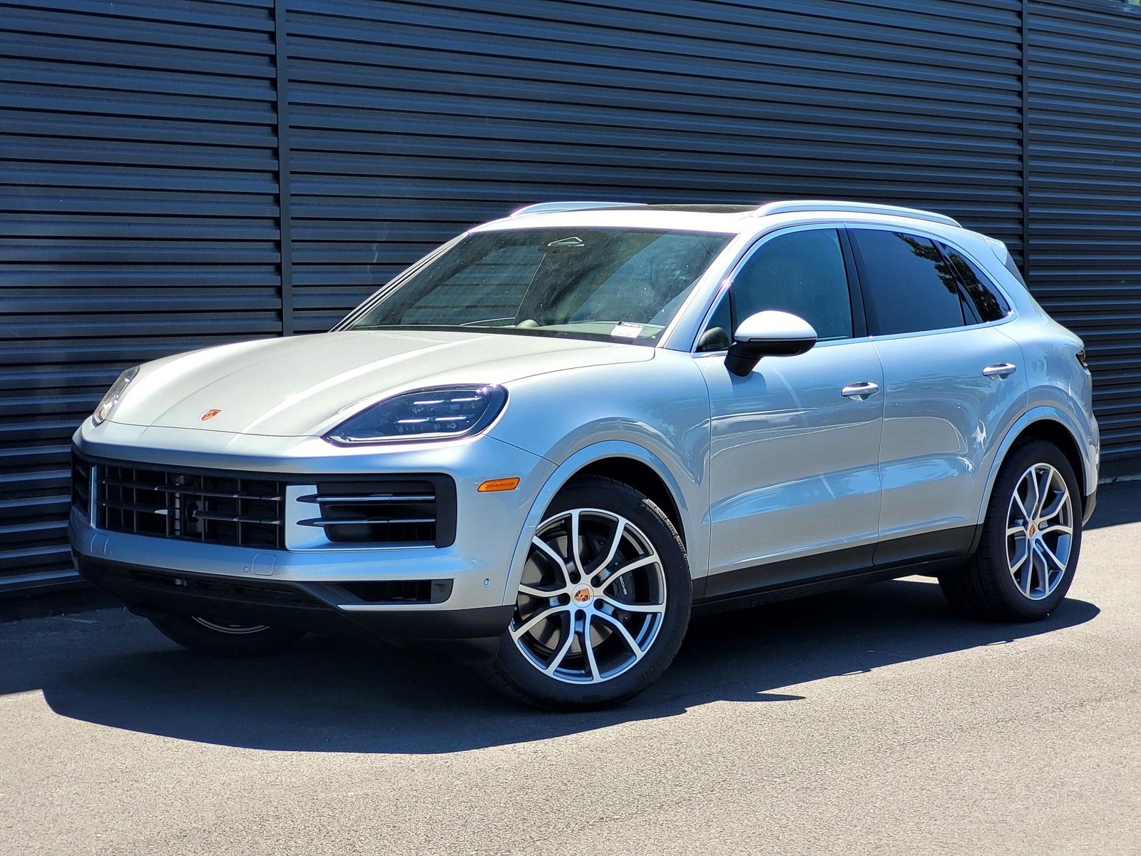 2026 Porsche Cayenne Base — full photo 1 of 27