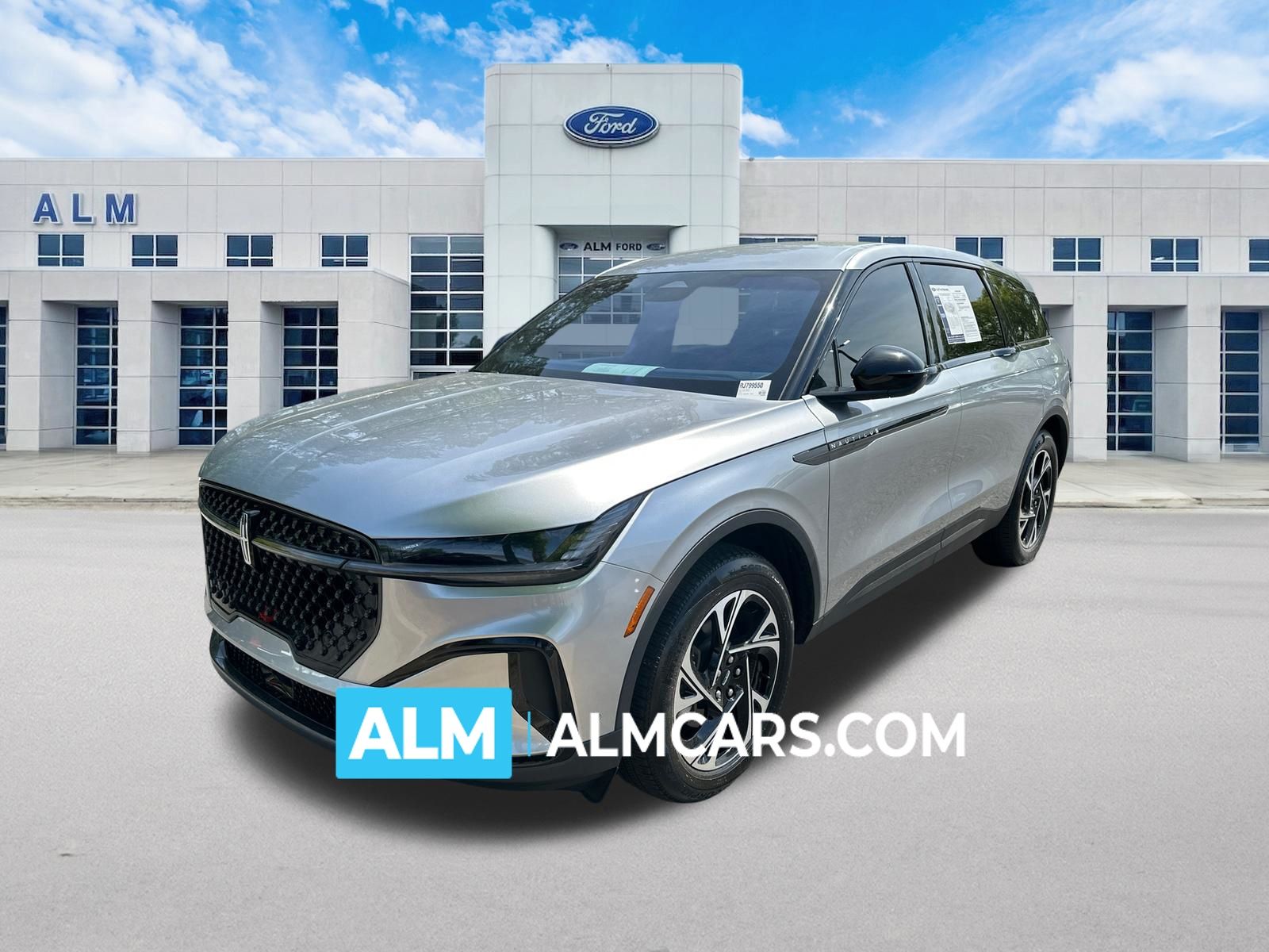2024 Lincoln Nautilus Premiere AWD's photo