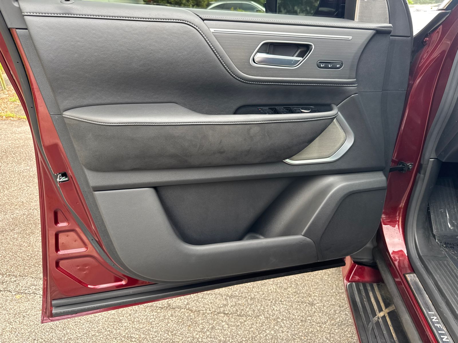 Used 2025 Red INFINITI SENSORY image 10