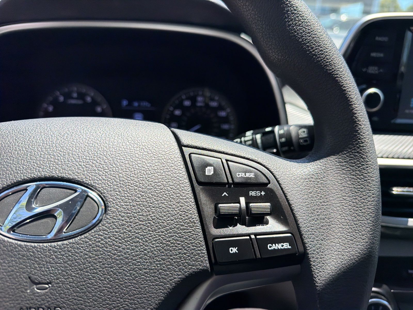 Used 2019 Black Noir Pearl Hyundai Value image 17