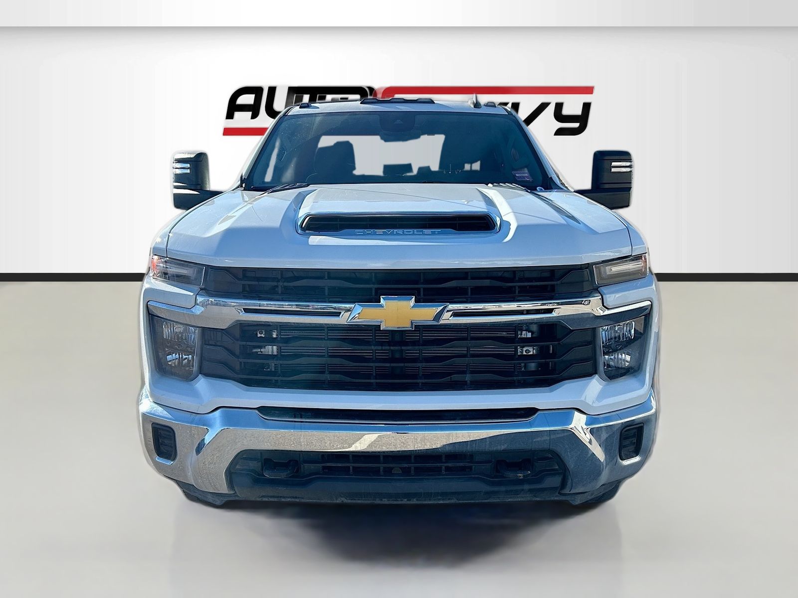 Used 2024 White Chevrolet LT image 2