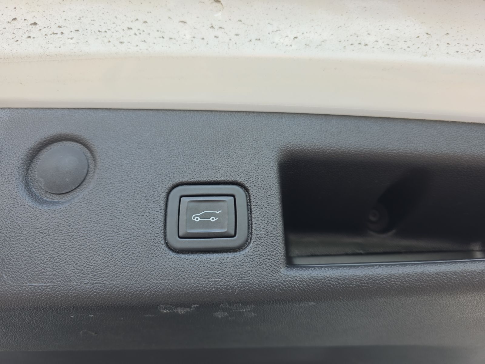 Used 2024 White Chevrolet LT image 30