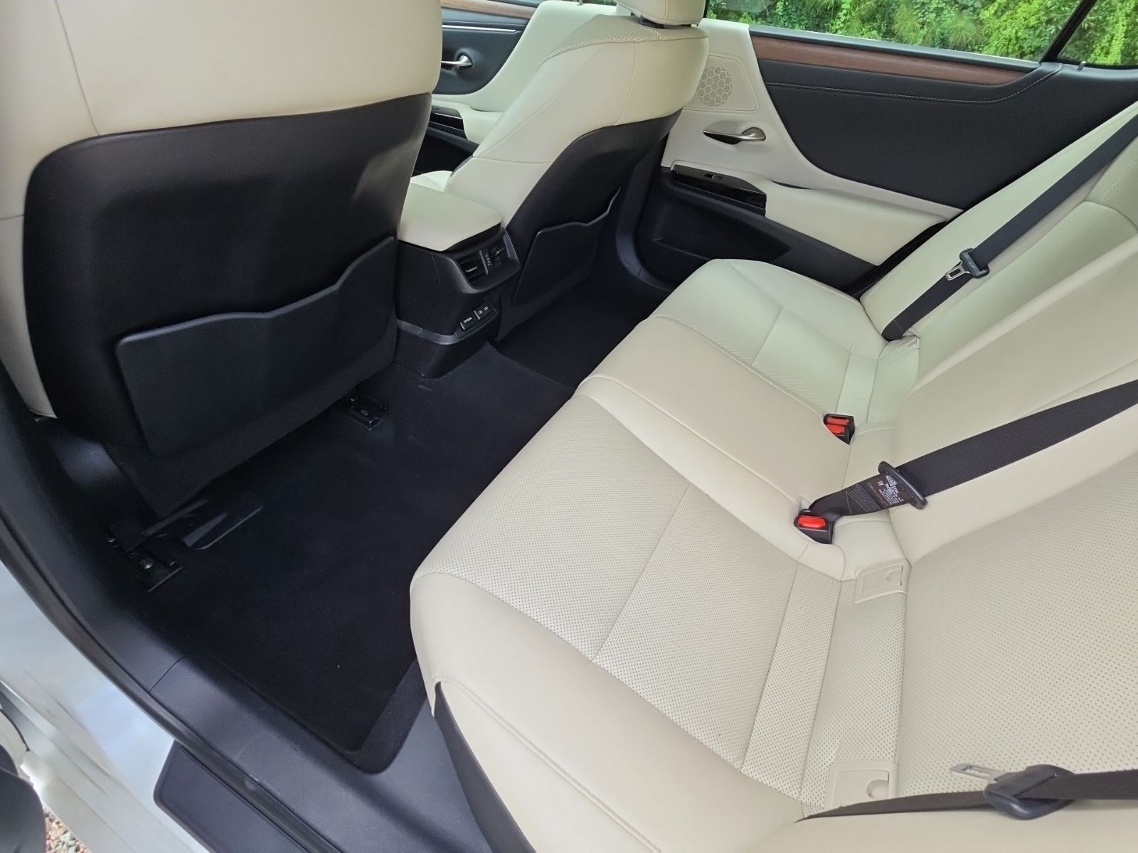 Used 2024 White Lexus 350 image 20
