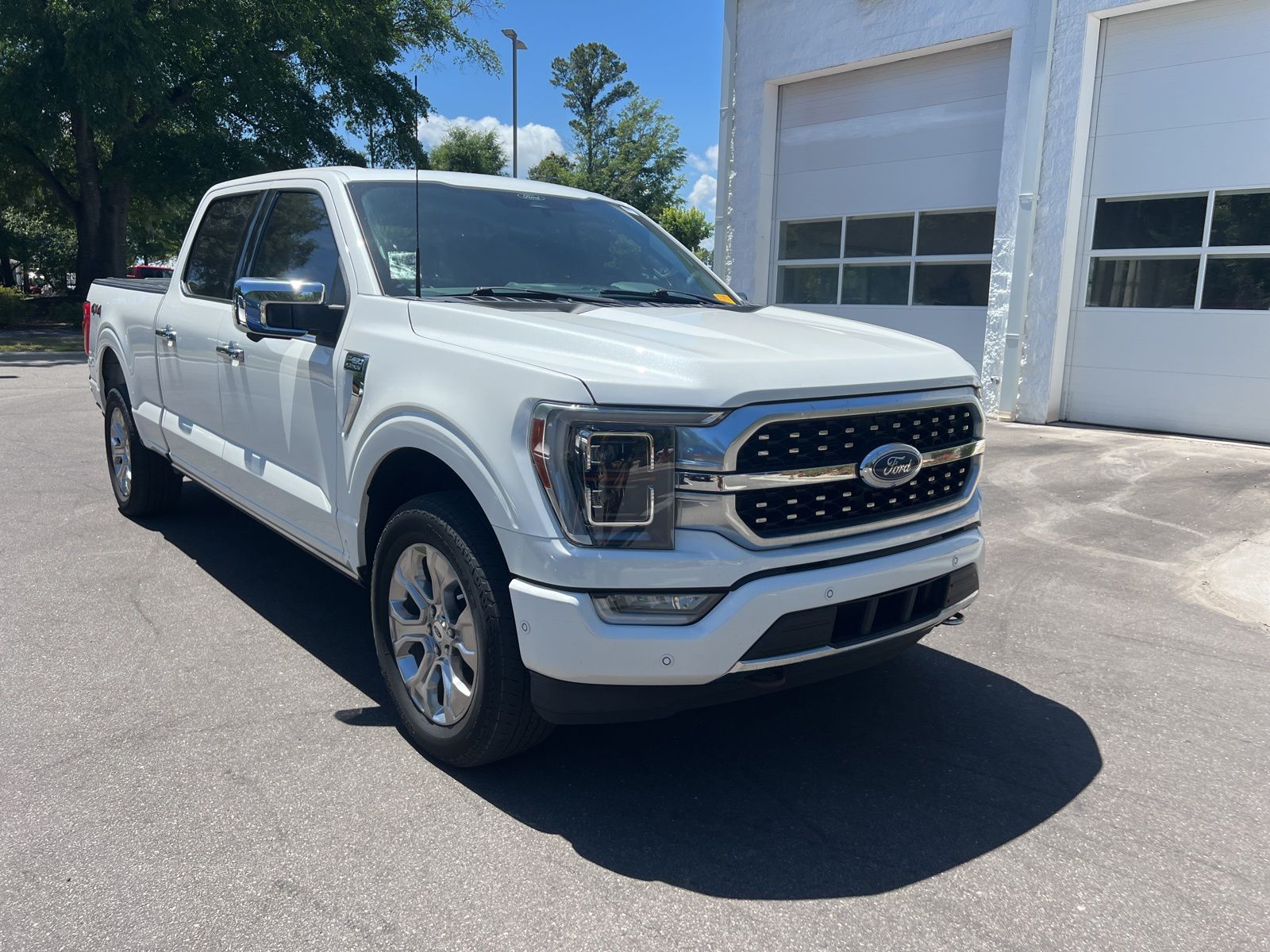Star White Metallic Tri-Coat 2022 Ford F-150 Platinum SuperCrew 4WD Pickup Truck Four-Wheel Drive Automatic