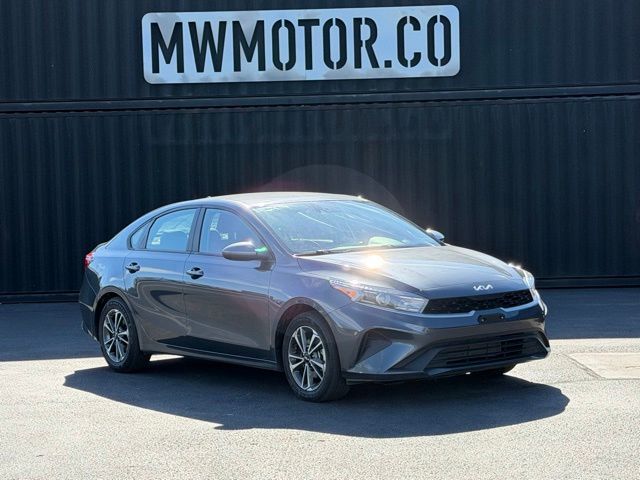 2024 Kia Forte LXS AT's photo