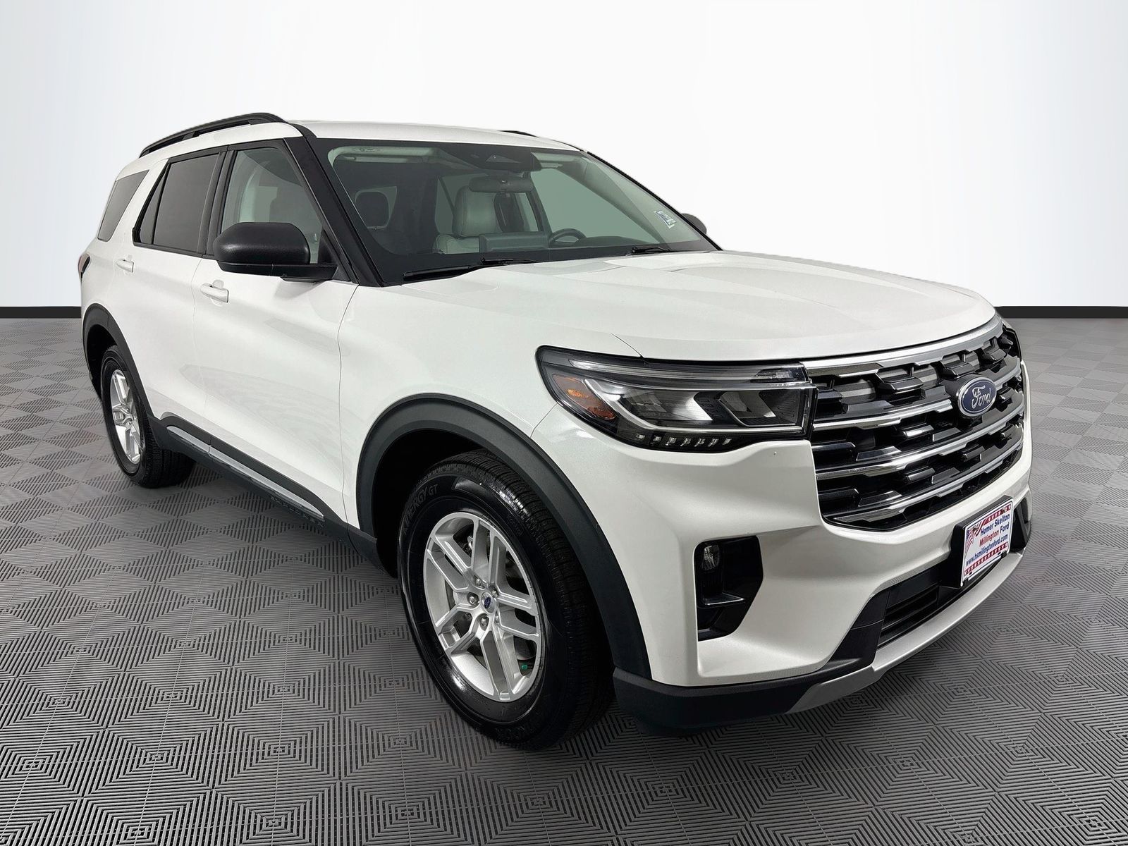 White Metallic 2025 Ford Explorer SUV / Crossover Rear-Wheel Drive Automatic