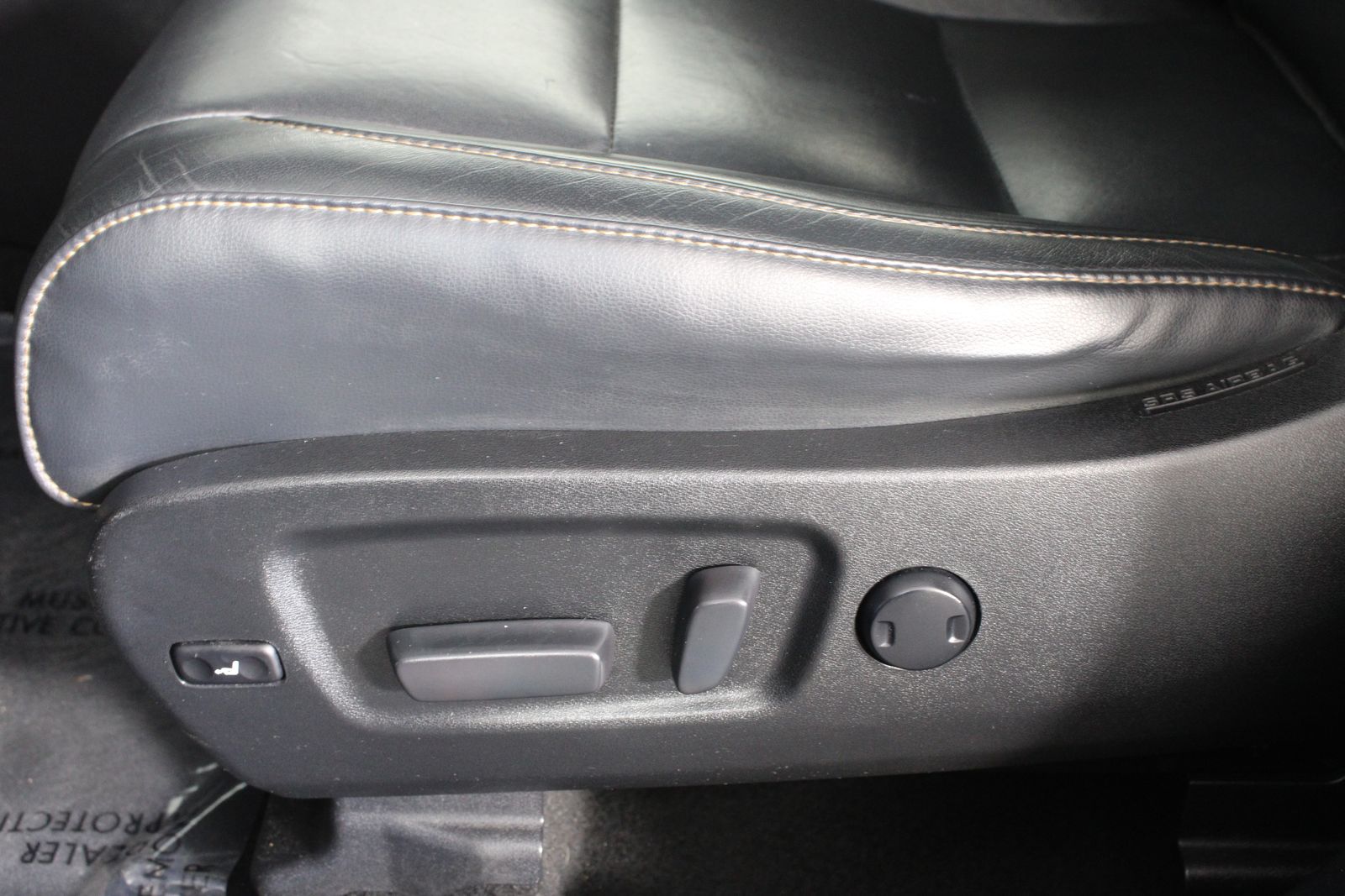 Used 2018 Black Toyota XLE image 33